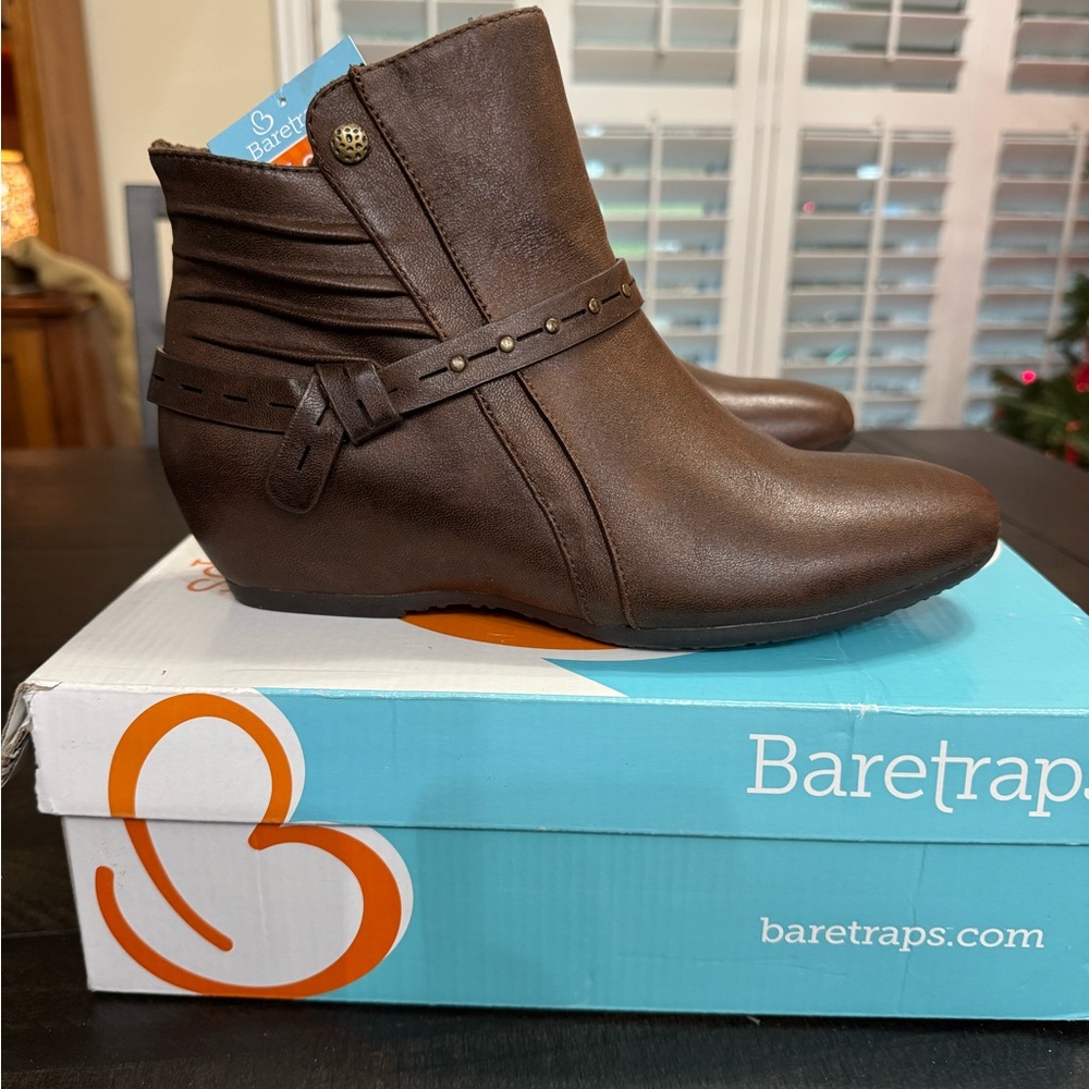 BareTraps Women's Dark Brown Ankle Booties NWT